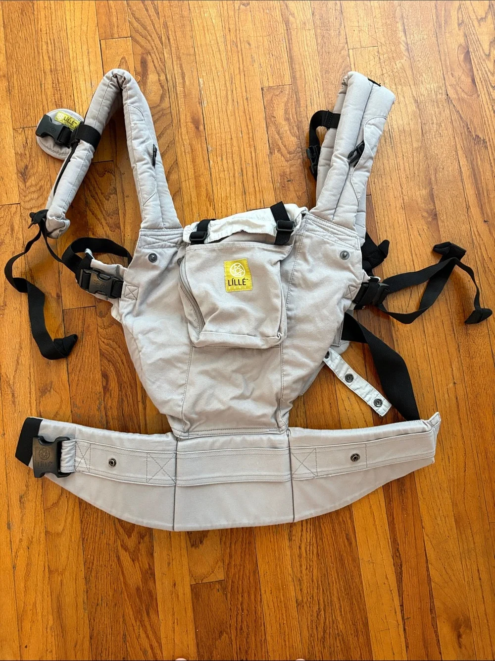 LILLEbaby Light Gray Comfortable Hands-Free Baby